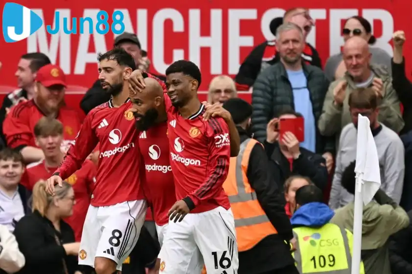 Cặp đôi này đã đóng vai trò then chốt trong hành trình hồi sinh của Manchester United dưới thời HLV Ruben Amorim. Ảnh: AFP.