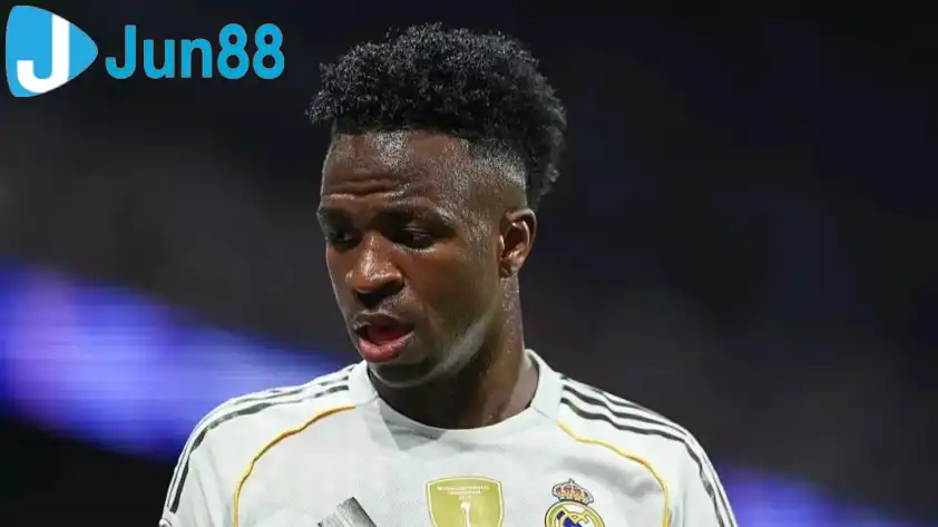 Vinicius Jr sẽ không bị Real Madrid phạt vì hành động bộc phát trong trận gặp Barca (Ảnh: Tribuna).