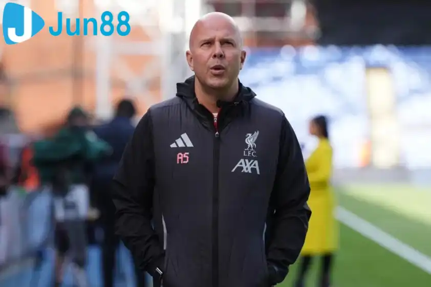 Slot đang gặp rắc rối ở mọi vị trí - Ảnh: PA